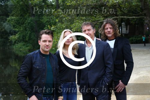 Amsterdam, 21 September 2015
Perspresentatie Dokter Tinus  Dr. Tinus
Cast met Thom Hoffman, Tygo Gernandt, Jennifer Hoffman en Job Bovenlander