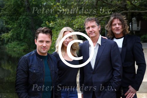 Amsterdam, 21 September 2015
Perspresentatie Dokter Tinus  Dr. Tinus
Cast met Thom Hoffman, Tygo Gernandt, Jennifer Hoffman en Job Bovenlander
