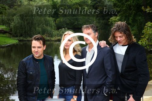 Amsterdam, 21 September 2015
Perspresentatie Dokter Tinus  Dr. Tinus
Cast met Thom Hoffman, Tygo Gernandt, Jennifer Hoffman en Job Bovenlander