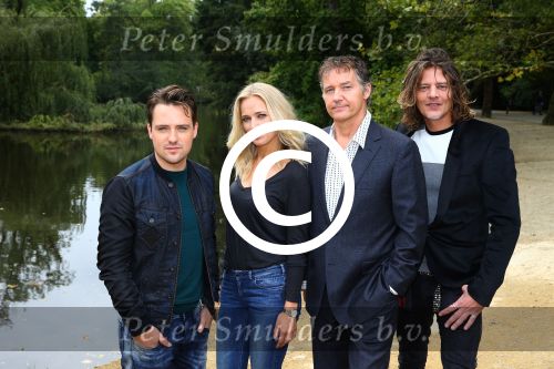 Amsterdam, 21 September 2015
Perspresentatie Dokter Tinus  Dr. Tinus
Cast met Thom Hoffman, Tygo Gernandt, Jennifer Hoffman en Job Bovenlander