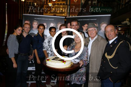 Amsterdam 16 september 2015
Perspresentatie Baantjer Live 2, Gaby Milder, Roben Mitchell van den Dungen, Hayo Kruijff, Nienke Sikkens, Beau Schneider, Peter Tuinman, Peter Romer. Erwin v Lambaart is de producent