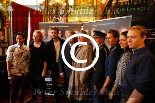 Amsterdam 16 september 2015
Perspresentatie Baantjer Live 2, Gaby Milder, Roben Mitchell van den Dungen, Hayo Kruijff, Nienke Sikkens, Beau Schneider, Peter Tuinman, Peter Romer. Erwin v Lambaart is de producent