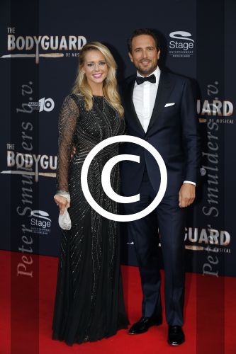 Utrecht 27 september 2015
Premiere the bodyguard met oa Romy Monteiro Mark v Eeuwen  Carolina Dijkhuizen en Patrick Martens. Chantal Janzen met man Marco