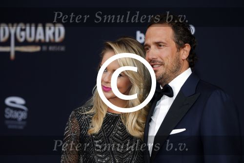 Utrecht 27 september 2015
Premiere the bodyguard met oa Romy Monteiro Mark v Eeuwen  Carolina Dijkhuizen en Patrick Martens. Chantal Janzen met man Marco