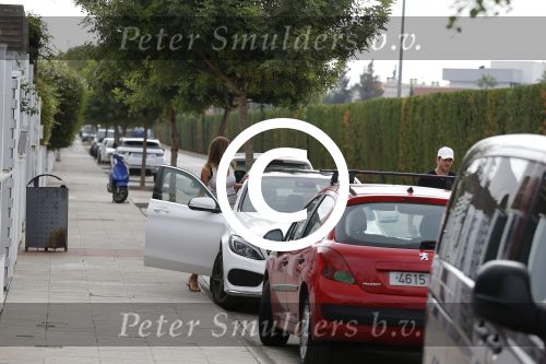 Sevilla 13/14 oktober 2015
Rafael v d Vaart heeft bezoek van zijn vriendin Christie die bij hem op bezoek is in zijn huis in Sevilla. Rafael wordt aangesproken door Edwin Bredius terwijl hij boodschappen doet in de supermarkt.
