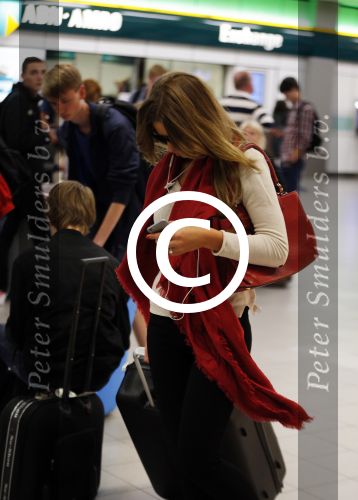 Schiphol 17 oktober 2015
Vhristie de nieuwe vriendin van Rafael v d Vaart komt aan op schiphol nadat ze 5 dagen in Sevilla is geweest.