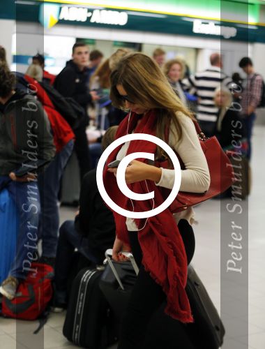 Schiphol 17 oktober 2015
Vhristie de nieuwe vriendin van Rafael v d Vaart komt aan op schiphol nadat ze 5 dagen in Sevilla is geweest.