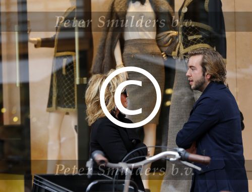 Amsterdam 8 oktober 2015 
Connie Breukhoven met een kennis op pc hooftstraat