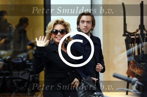 Amsterdam 8 oktober 2015 
Connie Breukhoven met een kennis op pc hooftstraat