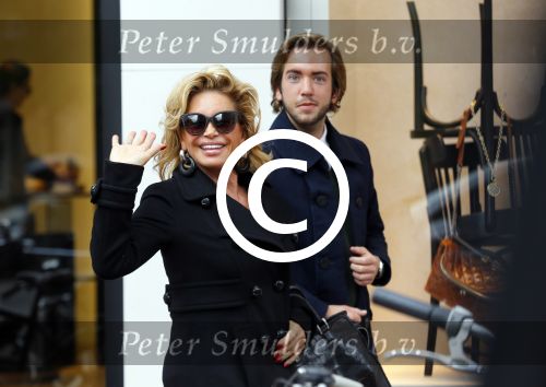 Amsterdam 8 oktober 2015 
Connie Breukhoven met een kennis op pc hooftstraat