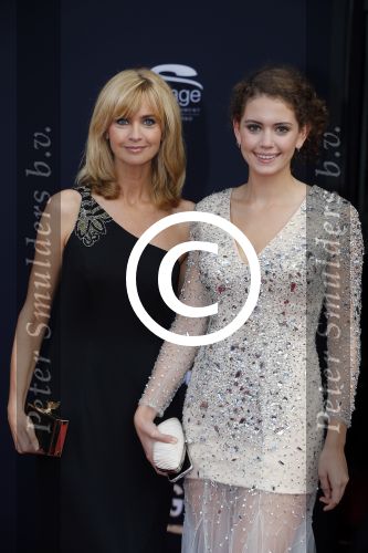 Utrecht 27 september 2015
Premiere the bodyguard met oa Romy Monteiro Mark v Eeuwen  Carolina Dijkhuizen en Patrick Martens. Daphne en Emma Deckers
