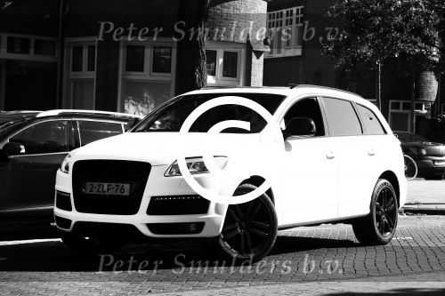 Amsterdam 1 oktober 2015
Dave Roelvink met zijn eerste eigen nieuwe auto een audi Q7