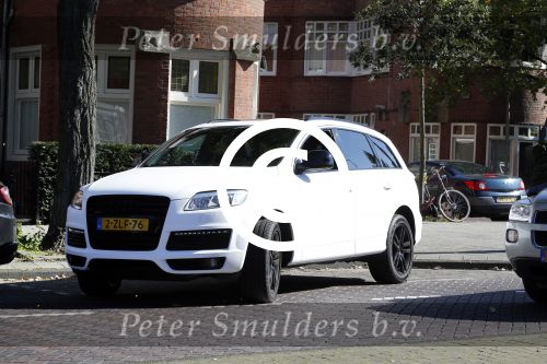 Amsterdam 1 oktober 2015
Dave Roelvink met zijn eerste eigen nieuwe auto een audi Q7