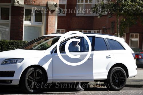 Amsterdam 1 oktober 2015
Dave Roelvink met zijn eerste eigen nieuwe auto een audi Q7