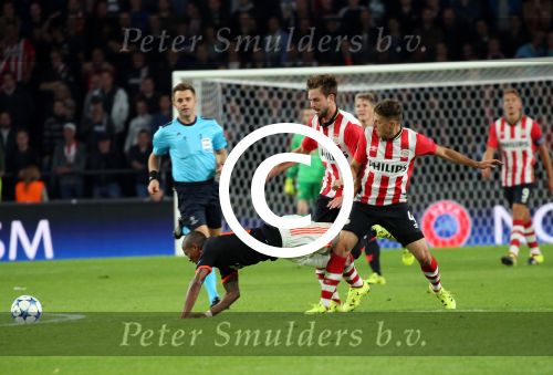 Eindhoven, 15 September 2015
CL 2015/2016
Eerste wedstrijd PSV-Manchester United, eindstand 2-1
Davy Propper in duel met Ashley Young