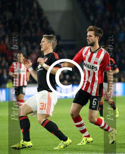 Eindhoven, 15 September 2015
CL 2015/2016
Eerste wedstrijd PSV-Manchester United, eindstand 2-1
Davy Propper in duel met Bastian Schweinsteiger