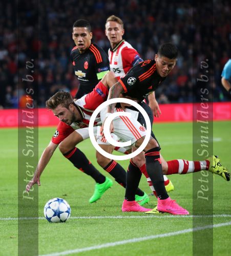 Eindhoven, 15 September 2015
CL 2015/2016
Eerste wedstrijd PSV-Manchester United, eindstand 2-1
Davy Propper in duel met Marcos Rojo