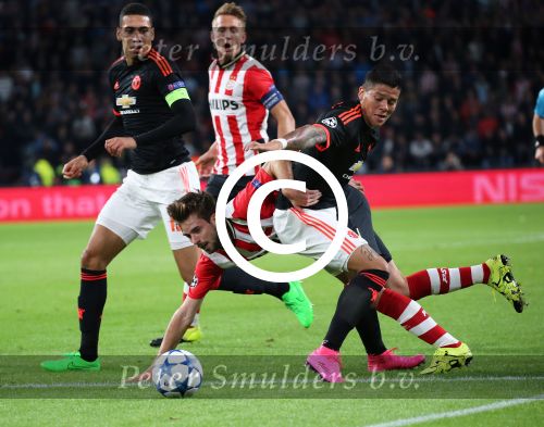 Eindhoven, 15 September 2015
CL 2015/2016
Eerste wedstrijd PSV-Manchester United, eindstand 2-1
Davy Propper in duel met Marcos Rojo
