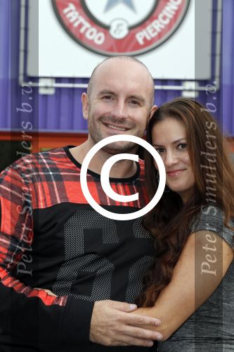 Beverwijk 13 september 2015
Dean Saunders heeft een nieuwe tatooshop geopend op de beverwijkse bazaar. Zijn broer Ben en vader Dean Sr werken er ook. Dean met zijn nieuwe vriendin Dana