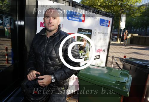 Amsterdam 30 september 2015
Boekpresenatie Joop van Tellingen in Players. Aanwezig Dennis Ria Nathalie en Fender v Tellingen alsmede rest van de familie. Dean Saunders