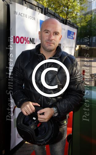 Amsterdam 30 september 2015
Boekpresenatie Joop van Tellingen in Players. Aanwezig Dennis Ria Nathalie en Fender v Tellingen alsmede rest van de familie. Dean Saunders