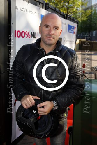 Amsterdam 30 september 2015
Boekpresenatie Joop van Tellingen in Players. Aanwezig Dennis Ria Nathalie en Fender v Tellingen alsmede rest van de familie. Dean Saunders