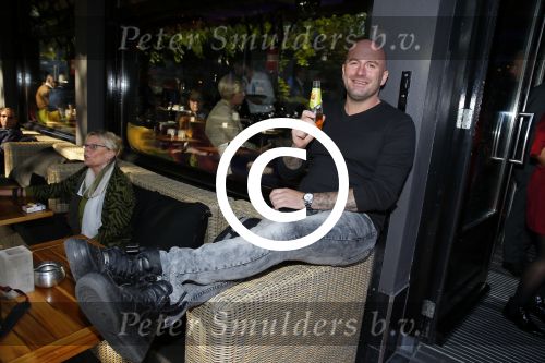 Amsterdam 30 september 2015
Boekpresenatie Joop van Tellingen in Players. Aanwezig Dennis Ria Nathalie en Fender v Tellingen alsmede rest van de familie. Dean Saunders
