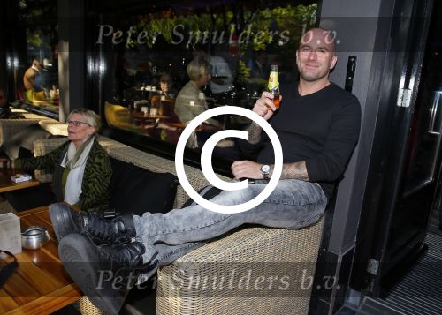 Amsterdam 30 september 2015
Boekpresenatie Joop van Tellingen in Players. Aanwezig Dennis Ria Nathalie en Fender v Tellingen alsmede rest van de familie. Dean Saunders