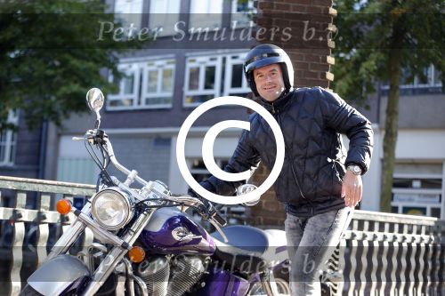 Amsterdam 30 september 2015
Boekpresenatie Joop van Tellingen in Players. Aanwezig Dennis Ria Nathalie en Fender v Tellingen alsmede rest van de familie.