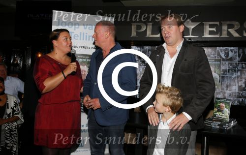 Amsterdam 30 september 2015
Boekpresenatie Joop van Tellingen in Players. Aanwezig Dennis Ria Nathalie en Fender v Tellingen alsmede rest van de familie. Carlo Boszhard en Evert Santegoeds nemen boeken in ontvangst