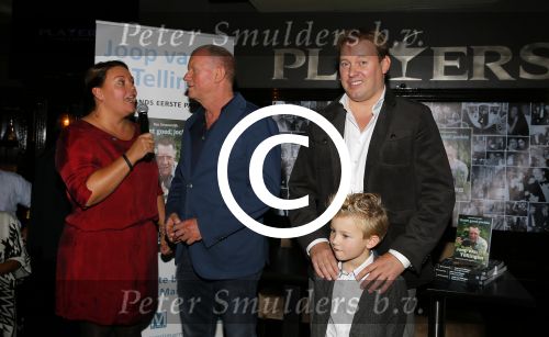 Amsterdam 30 september 2015
Boekpresenatie Joop van Tellingen in Players. Aanwezig Dennis Ria Nathalie en Fender v Tellingen alsmede rest van de familie. Carlo Boszhard en Evert Santegoeds nemen boeken in ontvangst