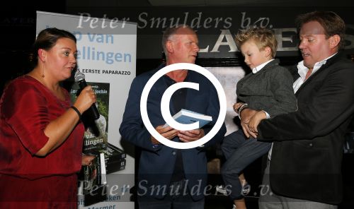 Amsterdam 30 september 2015
Boekpresenatie Joop van Tellingen in Players. Aanwezig Dennis Ria Nathalie en Fender v Tellingen alsmede rest van de familie. Carlo Boszhard en Evert Santegoeds nemen boeken in ontvangst