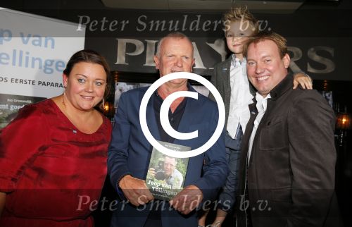 Amsterdam 30 september 2015
Boekpresenatie Joop van Tellingen in Players. Aanwezig Dennis Ria Nathalie en Fender v Tellingen alsmede rest van de familie. Carlo Boszhard en Evert Santegoeds nemen boeken in ontvangst