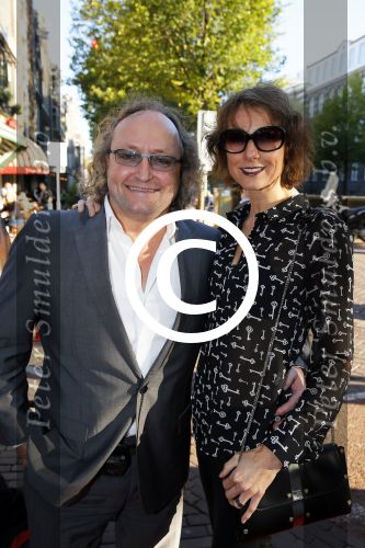 Amsterdam 30 september 2015
Boekpresenatie Joop van Tellingen in Players. Aanwezig Dennis Ria Nathalie en Fender v Tellingen alsmede rest van de familie. Dion Graus met vrouw