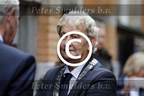 Amsterdam 6 oktober 2015
Koningin Maxima bij symposium platform wijzer in geldzaken in het Tobacco theater, 
Eberhard v d Laan ontvangt haar.