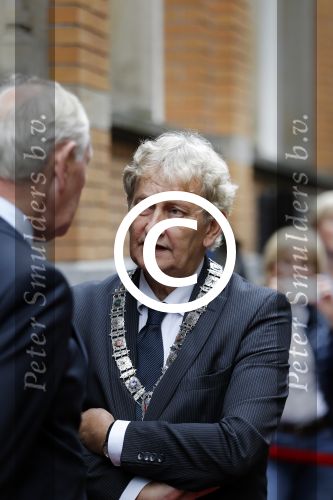 Amsterdam 6 oktober 2015
Koningin Maxima bij symposium platform wijzer in geldzaken in het Tobacco theater, 
Eberhard v d Laan ontvangt haar.