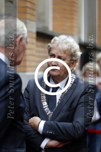 Amsterdam 6 oktober 2015
Koningin Maxima bij symposium platform wijzer in geldzaken in het Tobacco theater, 
Eberhard v d Laan ontvangt haar.
