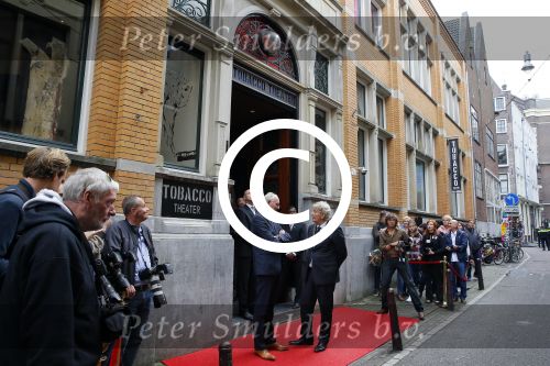 Amsterdam 6 oktober 2015
Koningin Maxima bij symposium platform wijzer in geldzaken in het Tobacco theater, 
Eberhard v d Laan ontvangt haar.