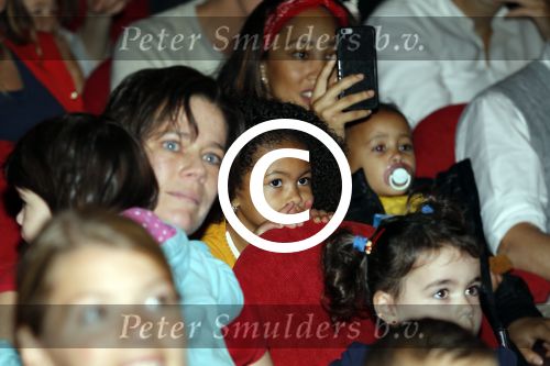Hilversum 27 september 2015
Premiere twee kleine kleutertjes met Monique Smit naar verhaal van Jan Smit. Ze krijgen uit handen van edsilia Rombley dubbel platina. Edsilia was met haar twee kinderen