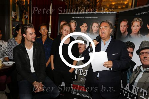 Amsterdam 16 september 2015
Perspresentatie Baantjer Live 2, Gaby Milder, Roben Mitchell van den Dungen, Hayo Kruijff, Nienke Sikkens, Beau Schneider, Peter Tuinman, Peter Romer. Erwin v Lambaart is de producent
