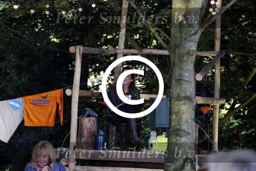 Haarzuilens 27 september 2015
Aktie om bomen te planten gepresenteerd door Beau v Erven Dorens en Angela Groothuizen.
oa Evelyn Struik Trijntje OOsterhuis Nick & Simon Marjan Berk Tineke Schouten Ruud Feltkamp en inge Ipenburg werken mee.