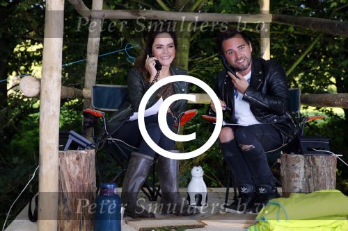 Haarzuilens 27 september 2015
Aktie om bomen te planten gepresenteerd door Beau v Erven Dorens en Angela Groothuizen.
oa Evelyn Struik Trijntje OOsterhuis Nick & Simon Marjan Berk Tineke Schouten Ruud Feltkamp en inge Ipenburg werken mee. Manuel Venderbos.