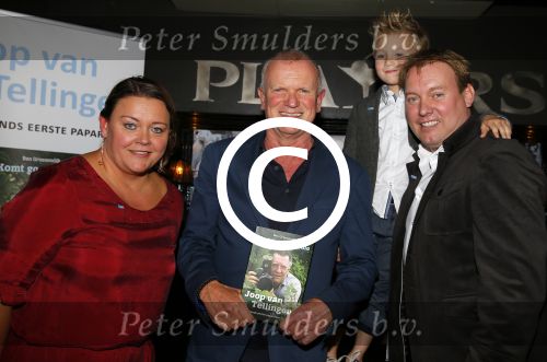 Amsterdam 30 september 2015
Boekpresenatie Joop van Tellingen in Players. Aanwezig Dennis Ria Nathalie en Fender v Tellingen alsmede rest van de familie. Carlo Boszhard en Evert Santegoeds nemen boeken in ontvangst