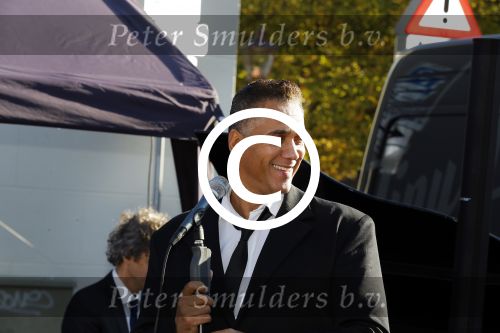 Rijswijk 1 oktober 2015
Erica Terpstra bij opening van haar kapper zijn kapsalon. Franklin Brown staat te zingen.