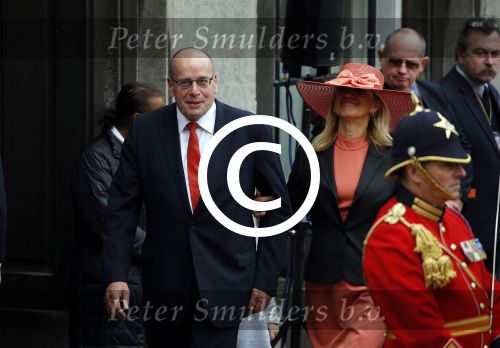 Den Haag 15 september 2015
Prinsjesdag 2015 met Koning Willem Alexander Koningin Maxima prins Constantijn en Prinses Laurentien. Dit jaar wordt de gouden koets voorlopig voor het laatst gebruikt. De hoed van de vrouw van Fred Teeven waait weg