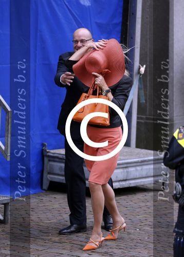 Den Haag 15 september 2015
Prinsjesdag 2015 met Koning Willem Alexander Koningin Maxima prins Constantijn en Prinses Laurentien. Dit jaar wordt de gouden koets voorlopig voor het laatst gebruikt. De hoed van de vrouw van Fred Teeven waait weg
