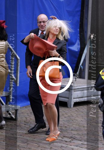 Den Haag 15 september 2015
Prinsjesdag 2015 met Koning Willem Alexander Koningin Maxima prins Constantijn en Prinses Laurentien. Dit jaar wordt de gouden koets voorlopig voor het laatst gebruikt. De hoed van de vrouw van Fred Teeven waait weg