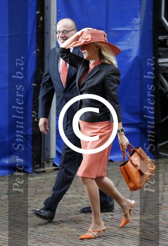 Den Haag 15 september 2015
Prinsjesdag 2015 met Koning Willem Alexander Koningin Maxima prins Constantijn en Prinses Laurentien. Dit jaar wordt de gouden koets voorlopig voor het laatst gebruikt. De hoed van de vrouw van Fred Teeven waait weg