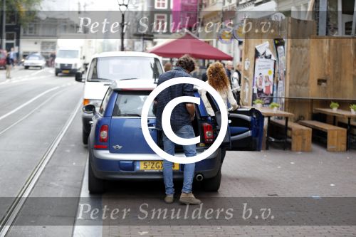 Amsterdam 6 oktober 2015 
Katja Schuurman brnegt haar vriend Freek v Noordwijk van zijn ene restaurant naar zijn andere restaurant ion Amsterdam
