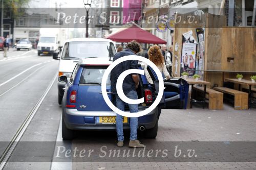 Amsterdam 6 oktober 2015 
Katja Schuurman brnegt haar vriend Freek v Noordwijk van zijn ene restaurant naar zijn andere restaurant ion Amsterdam